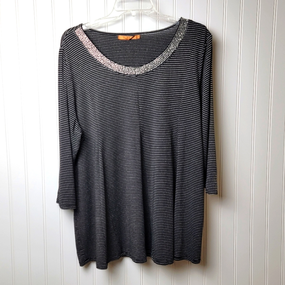 Belldini black and silver striped top 1X